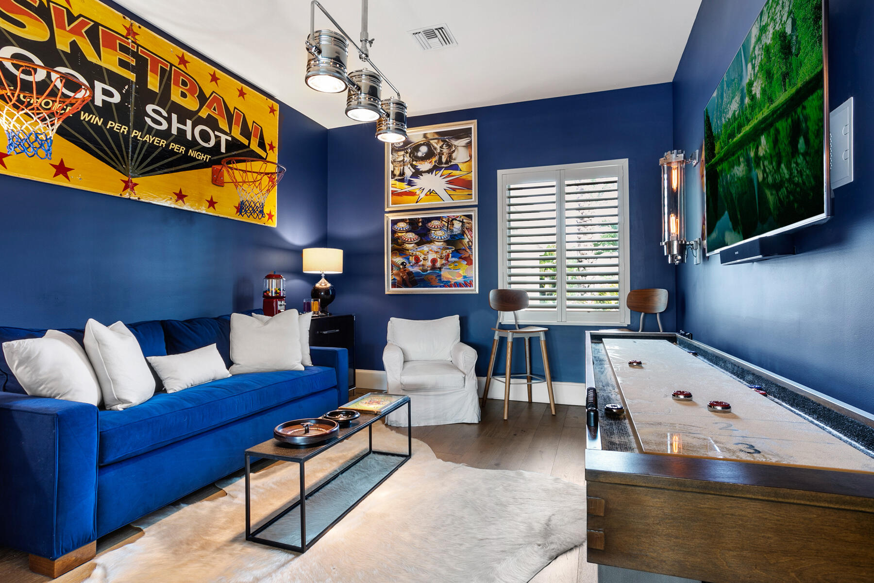 ADMIRALS COVE - Residential