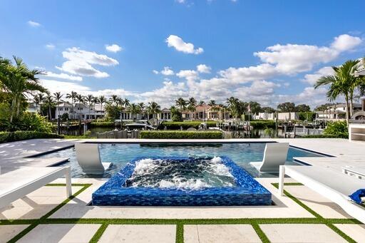 ADMIRALS COVE - Residential