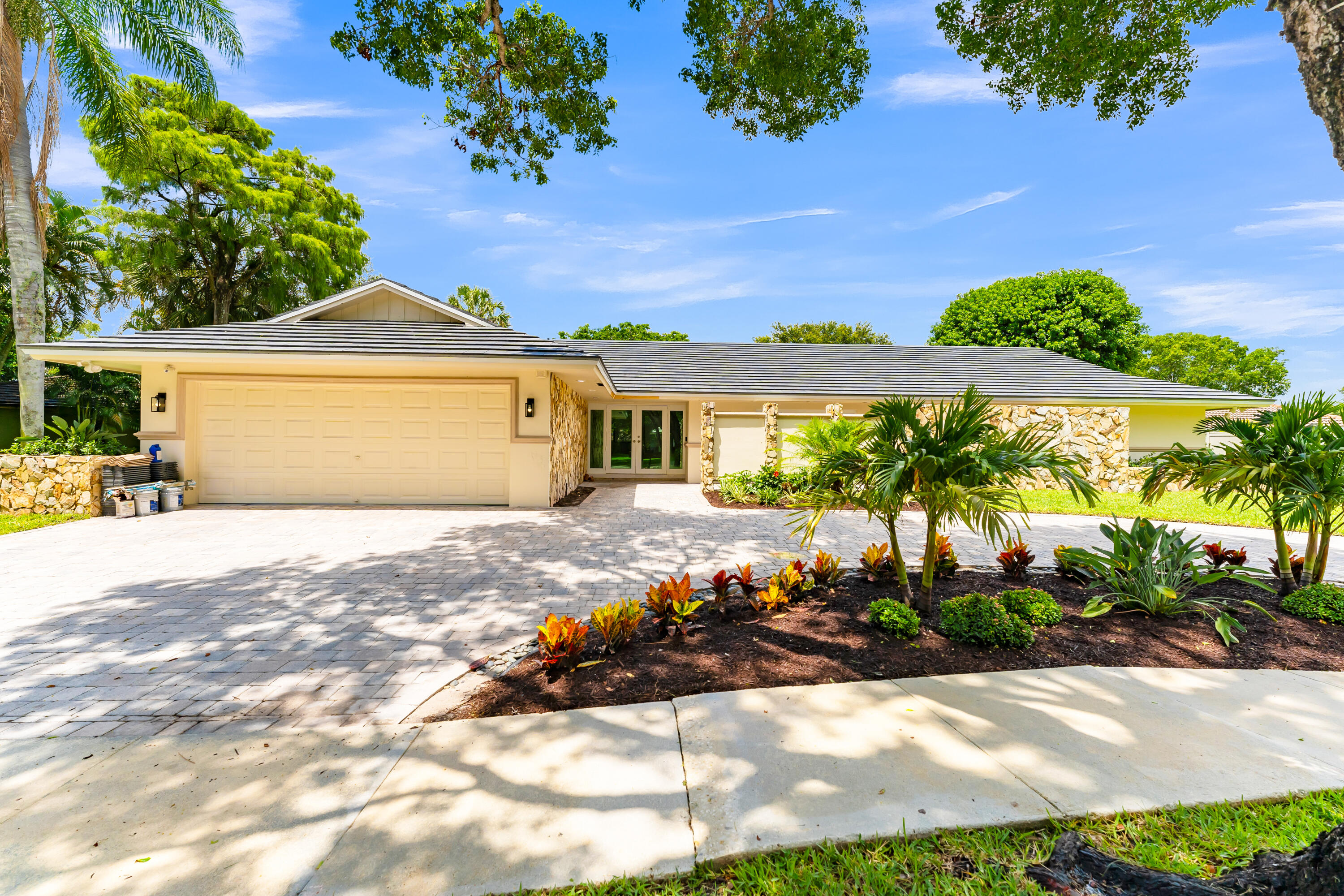 ESTANCIA - Residential
