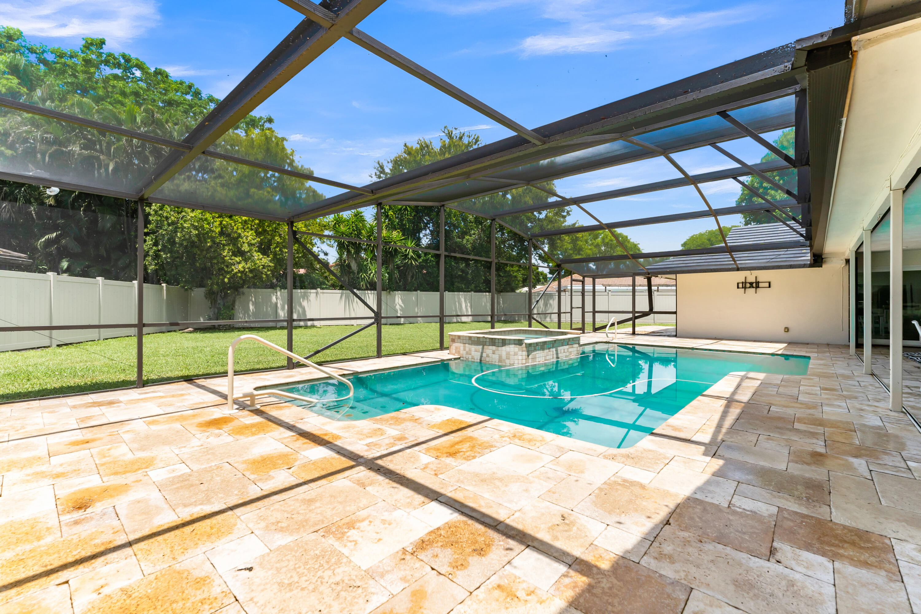 ESTANCIA - Residential