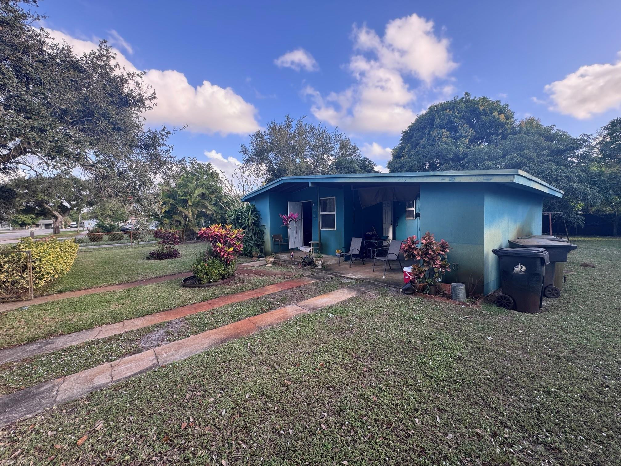 LAUDERDALE MANORS ADD - Residential