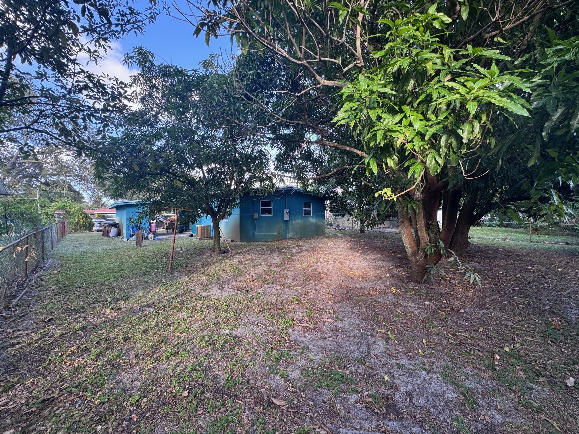 LAUDERDALE MANORS ADD - Residential