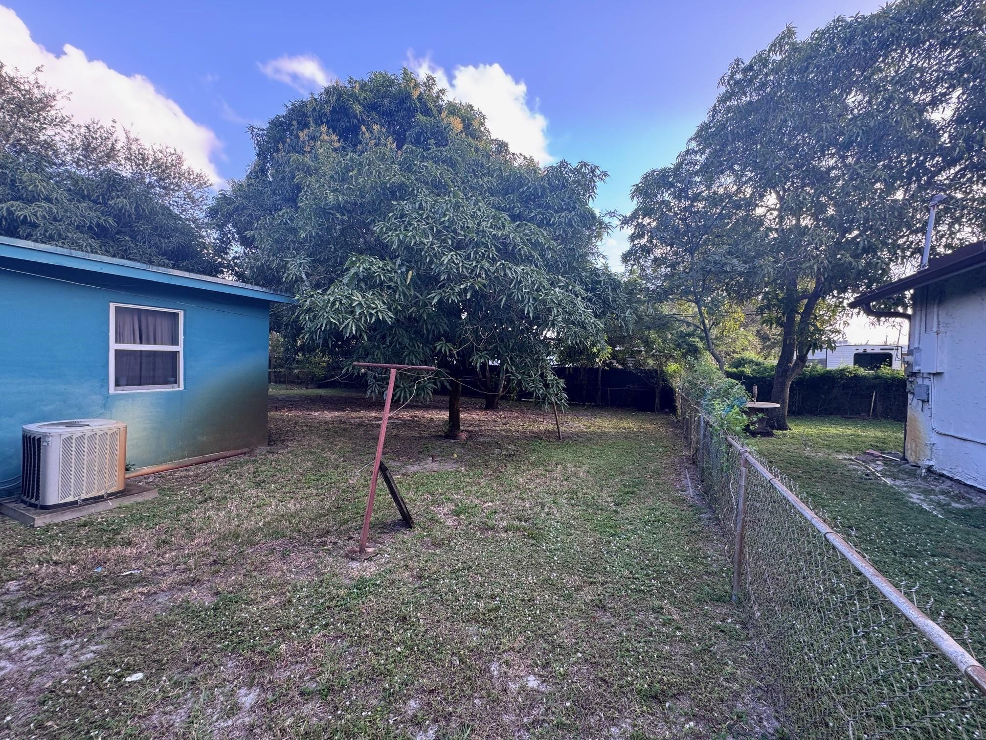 LAUDERDALE MANORS ADD - Residential