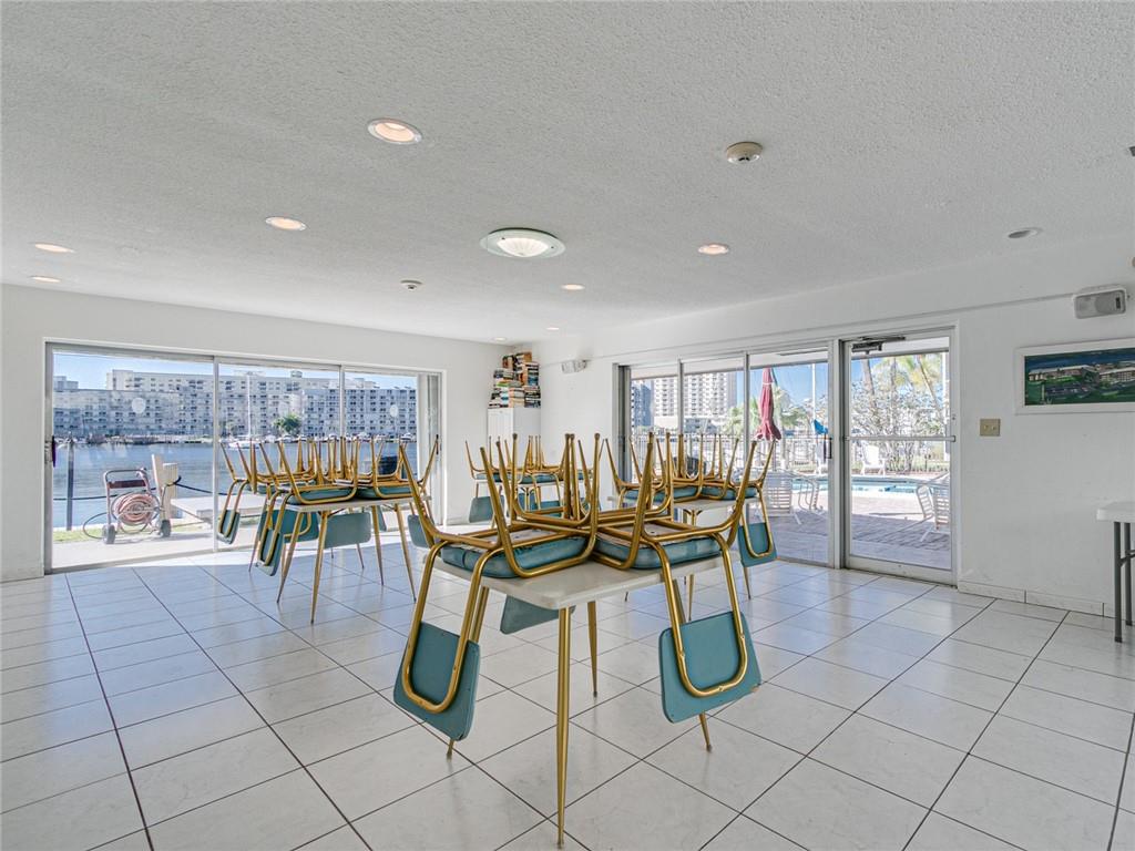 YACHT HARBOR COOP - Residential