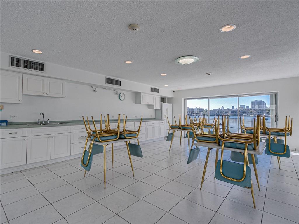 YACHT HARBOR COOP - Residential