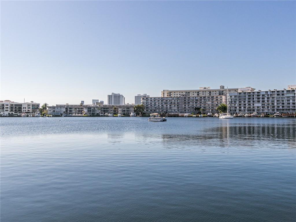 YACHT HARBOR COOP - Residential