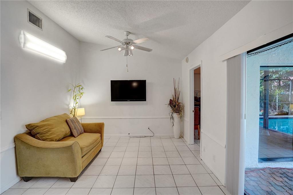 Coral Spgsiversity Drive - Residential