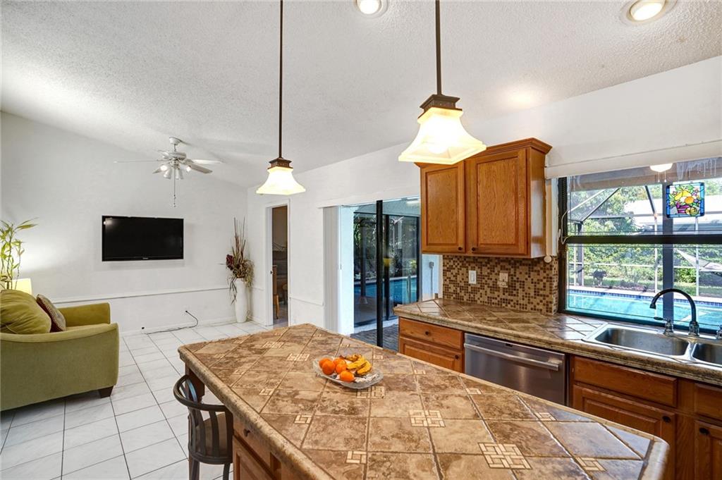 Coral Spgsiversity Drive - Residential