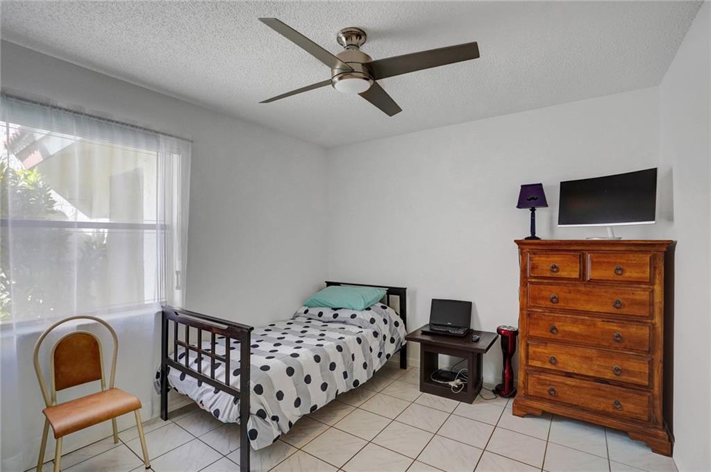 Coral Spgsiversity Drive - Residential