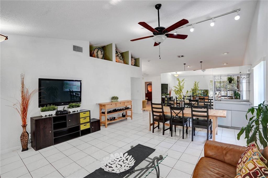 Coral Spgsiversity Drive - Residential