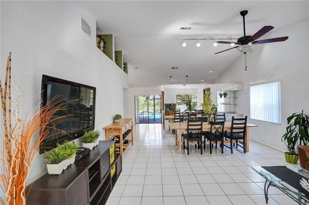 Coral Spgsiversity Drive - Residential
