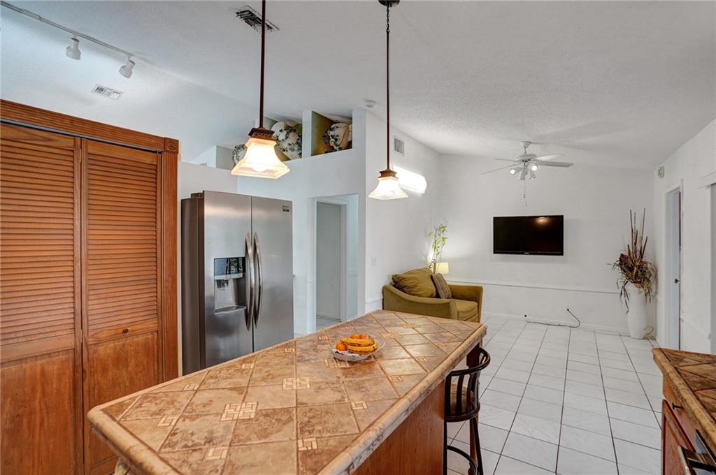 Coral Spgsiversity Drive - Residential