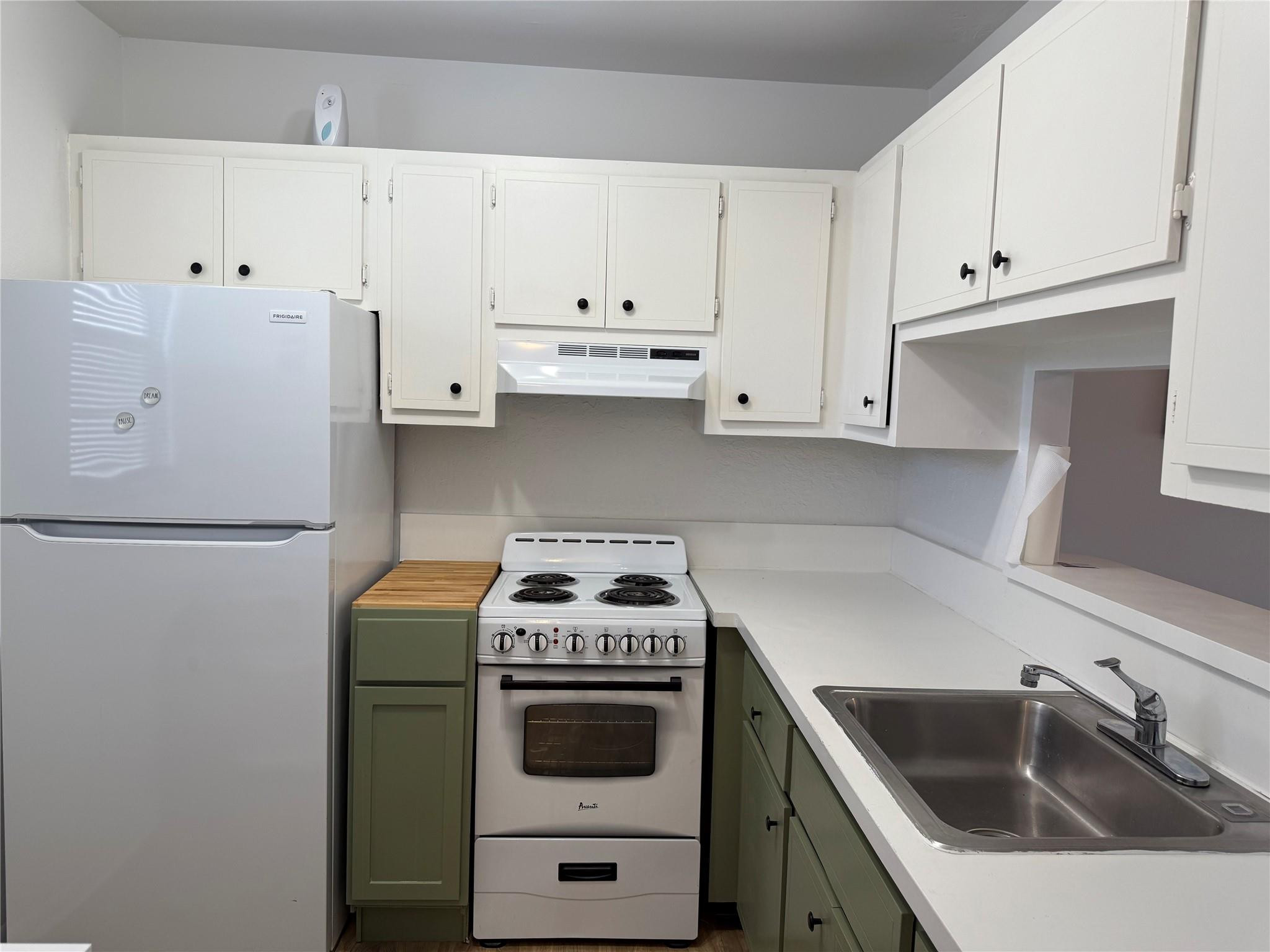 FAIRFAX HALL CONDO - Residential