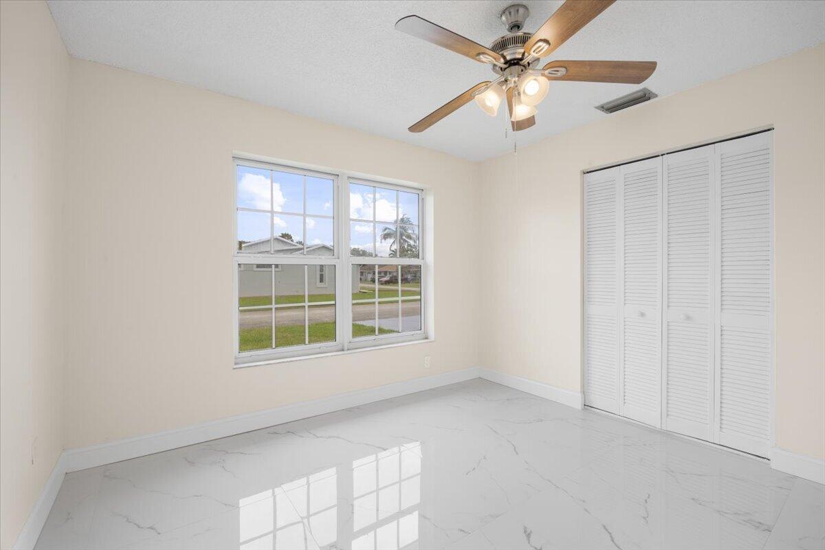 LAKEWOOD ON THE GREEN SEC 2 - Residential Lease
