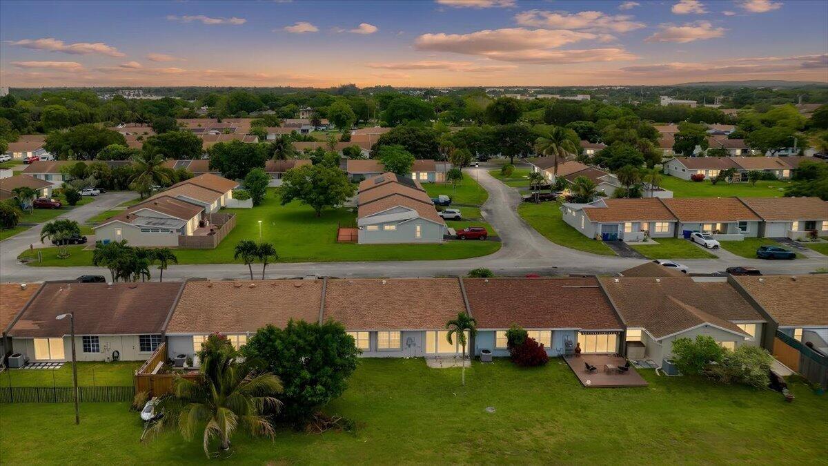 LAKEWOOD ON THE GREEN SEC 2 - Residential Lease