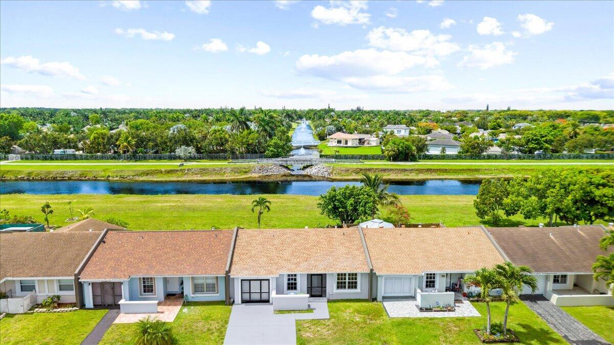 LAKEWOOD ON THE GREEN SEC 2 - Residential Lease