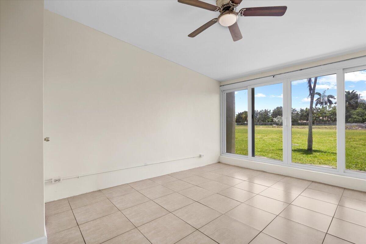 LAKEWOOD ON THE GREEN SEC 2 - Residential Lease