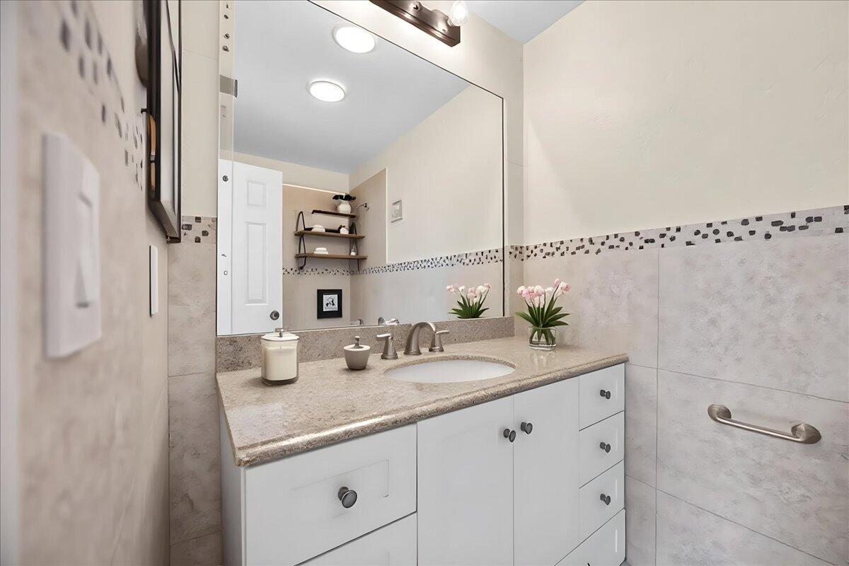 LAKEWOOD ON THE GREEN SEC 2 - Residential Lease