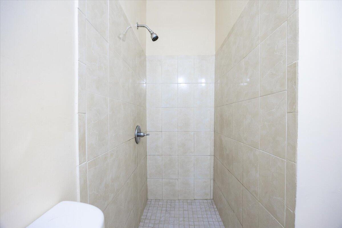 LAKEWOOD ON THE GREEN SEC 2 - Residential Lease