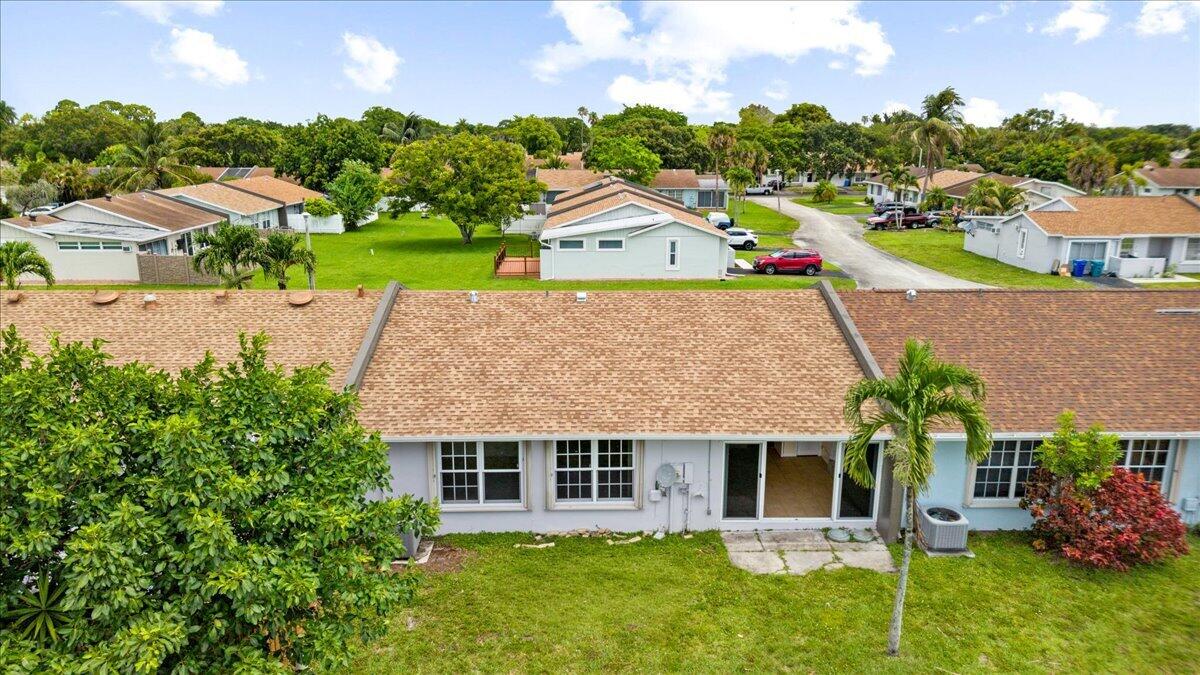 LAKEWOOD ON THE GREEN SEC 2 - Residential Lease