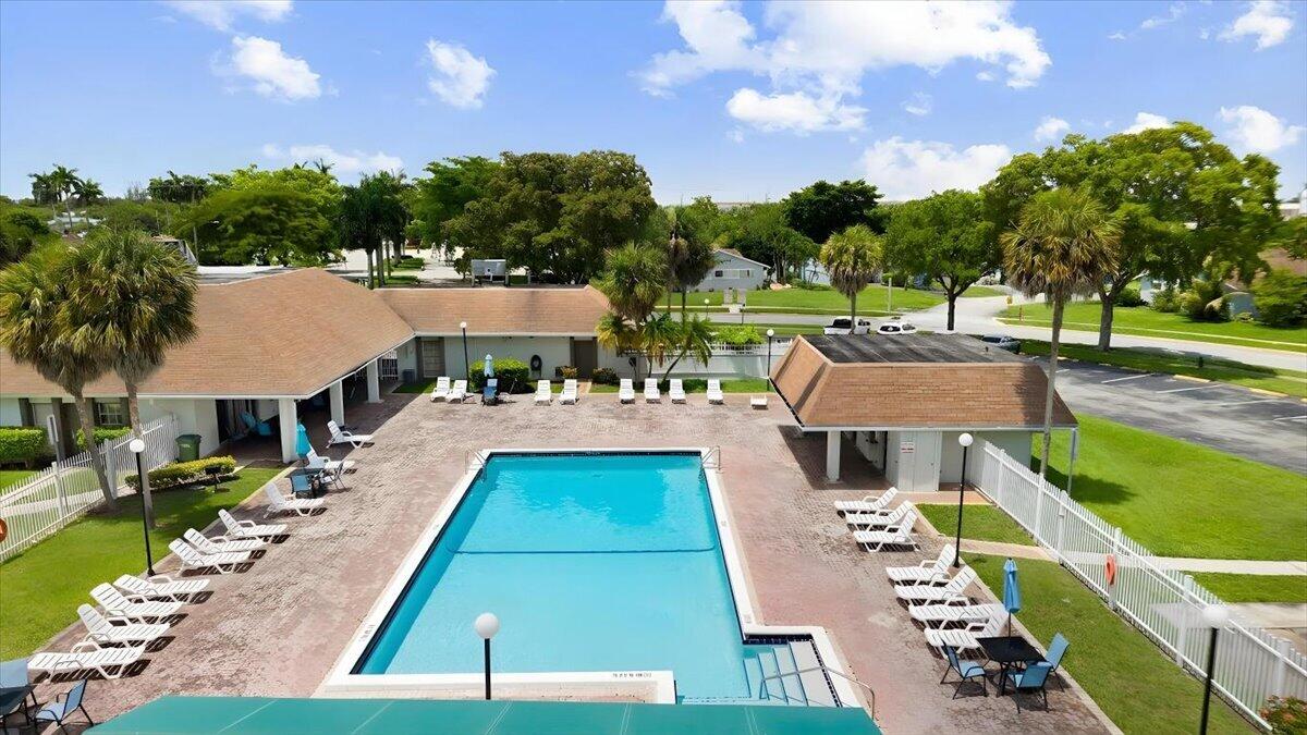 LAKEWOOD ON THE GREEN SEC 2 - Residential Lease