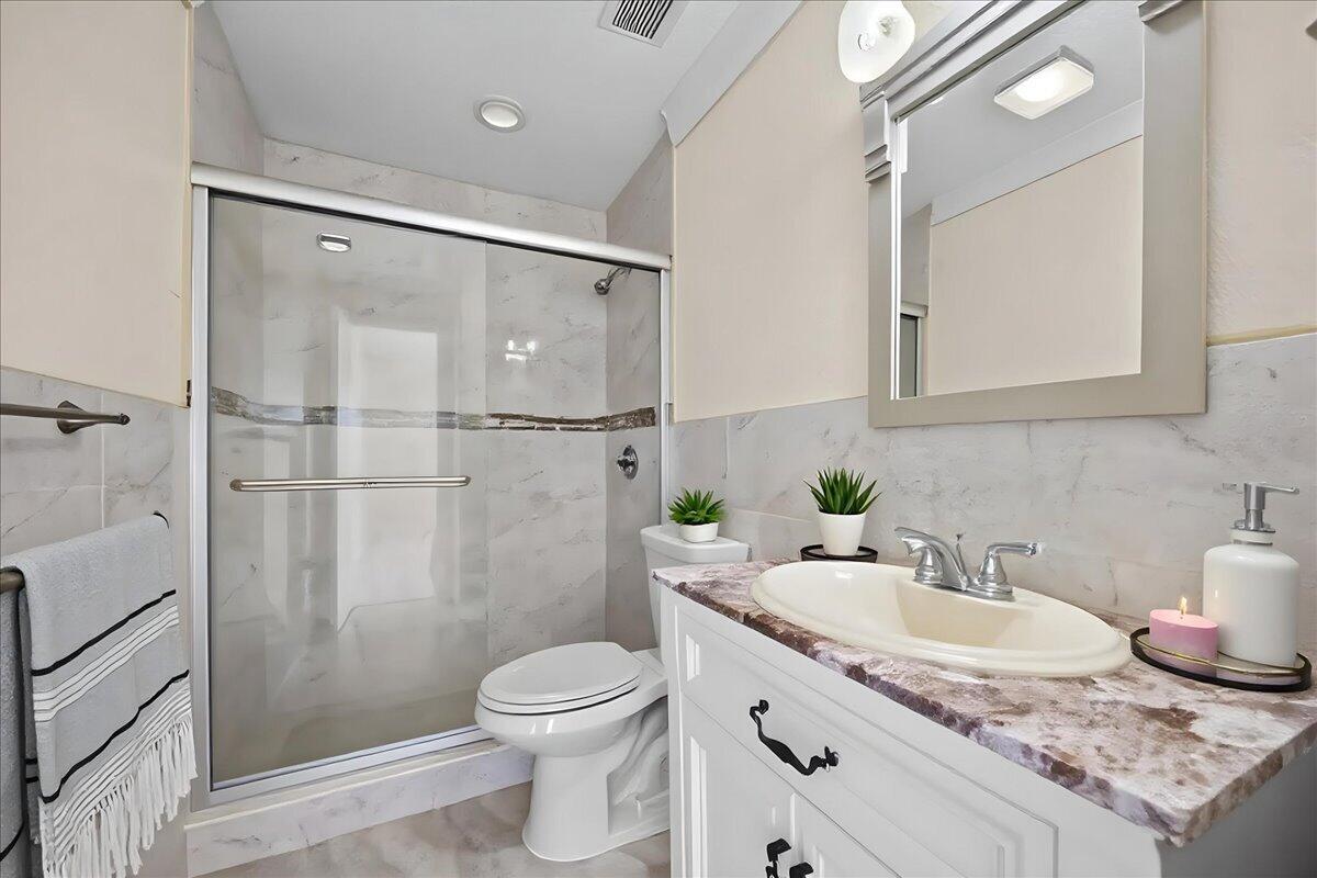 LAKEWOOD ON THE GREEN SEC 2 - Residential Lease