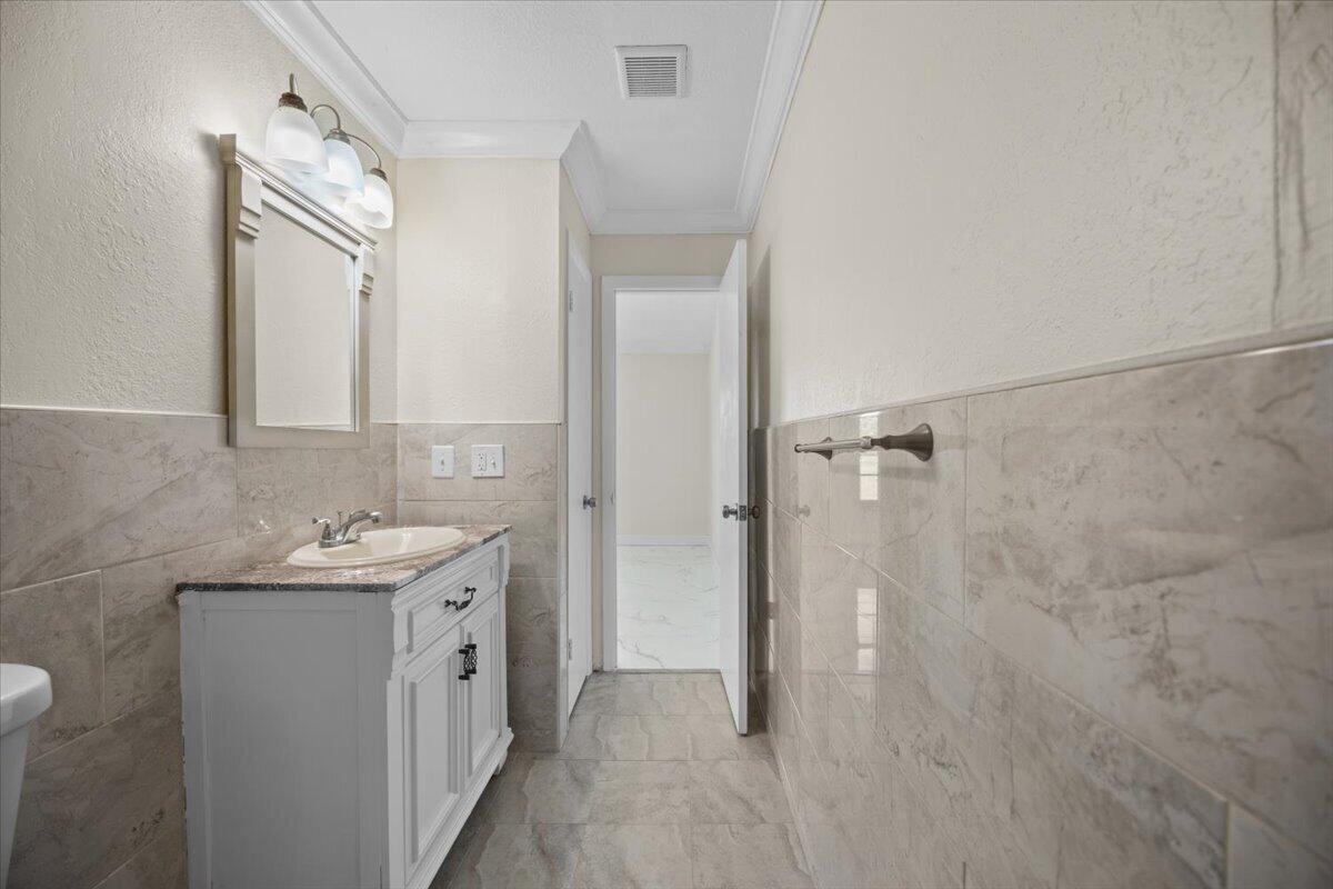LAKEWOOD ON THE GREEN SEC 2 - Residential Lease