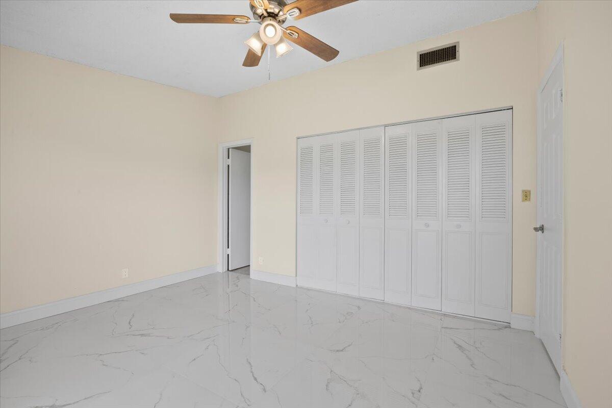 LAKEWOOD ON THE GREEN SEC 2 - Residential Lease