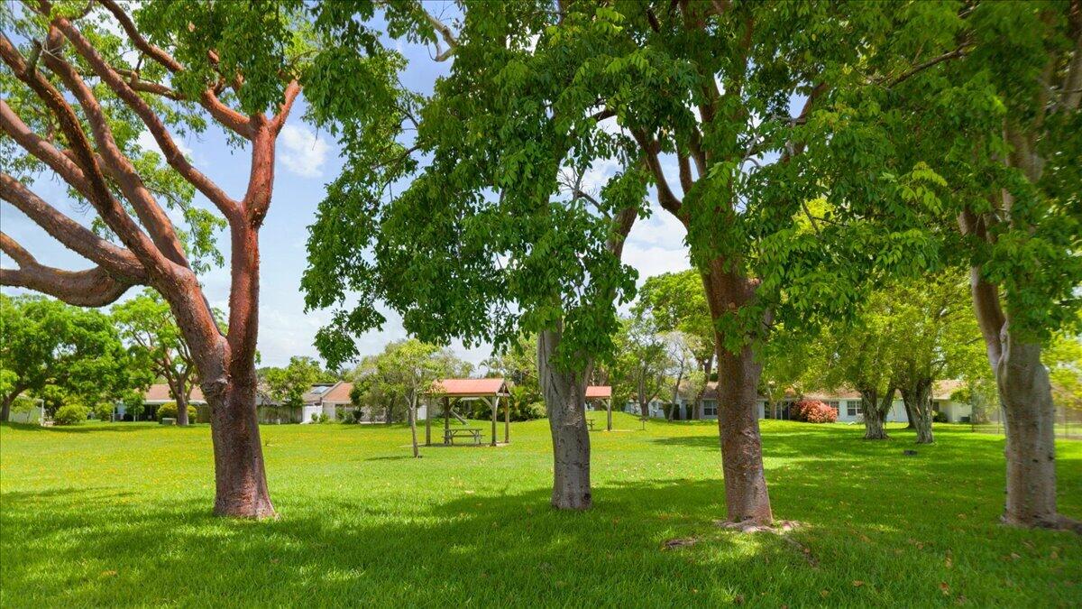 LAKEWOOD ON THE GREEN SEC 2 - Residential Lease