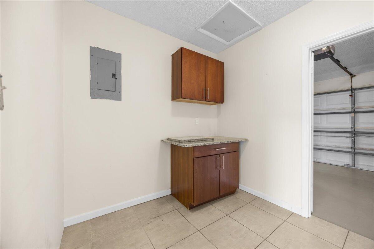 LAKEWOOD ON THE GREEN SEC 2 - Residential Lease