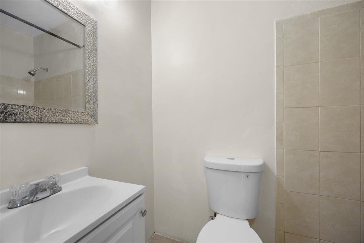 LAKEWOOD ON THE GREEN SEC 2 - Residential Lease
