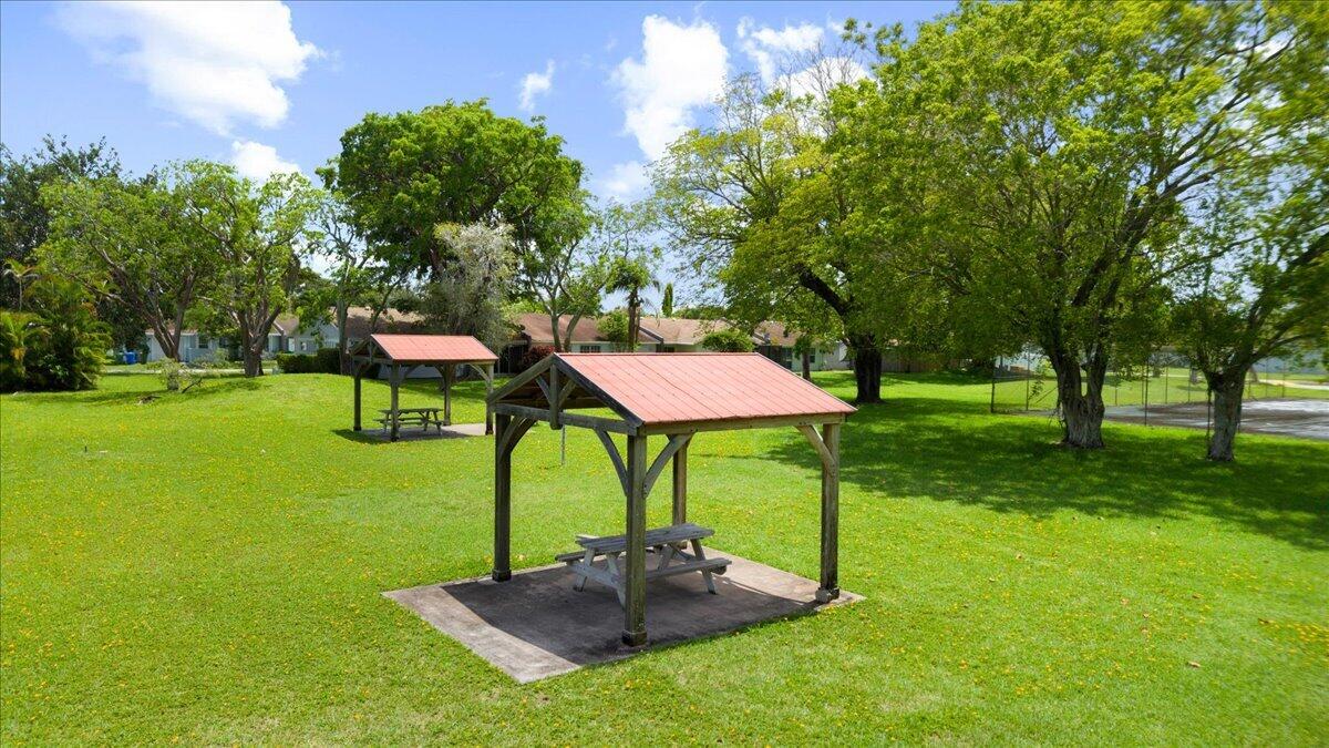 LAKEWOOD ON THE GREEN SEC 2 - Residential Lease