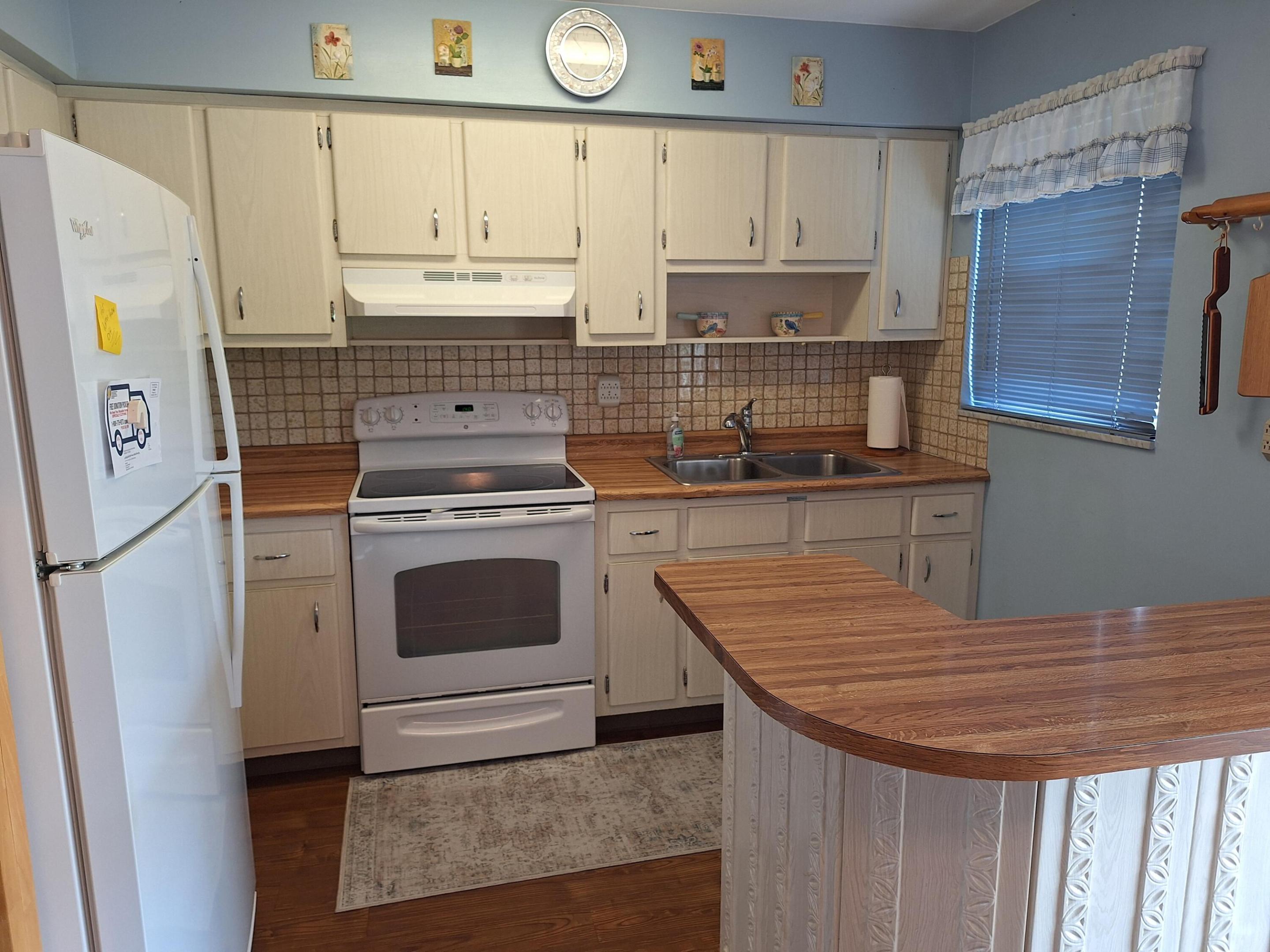 ROYAL PINES - Residential