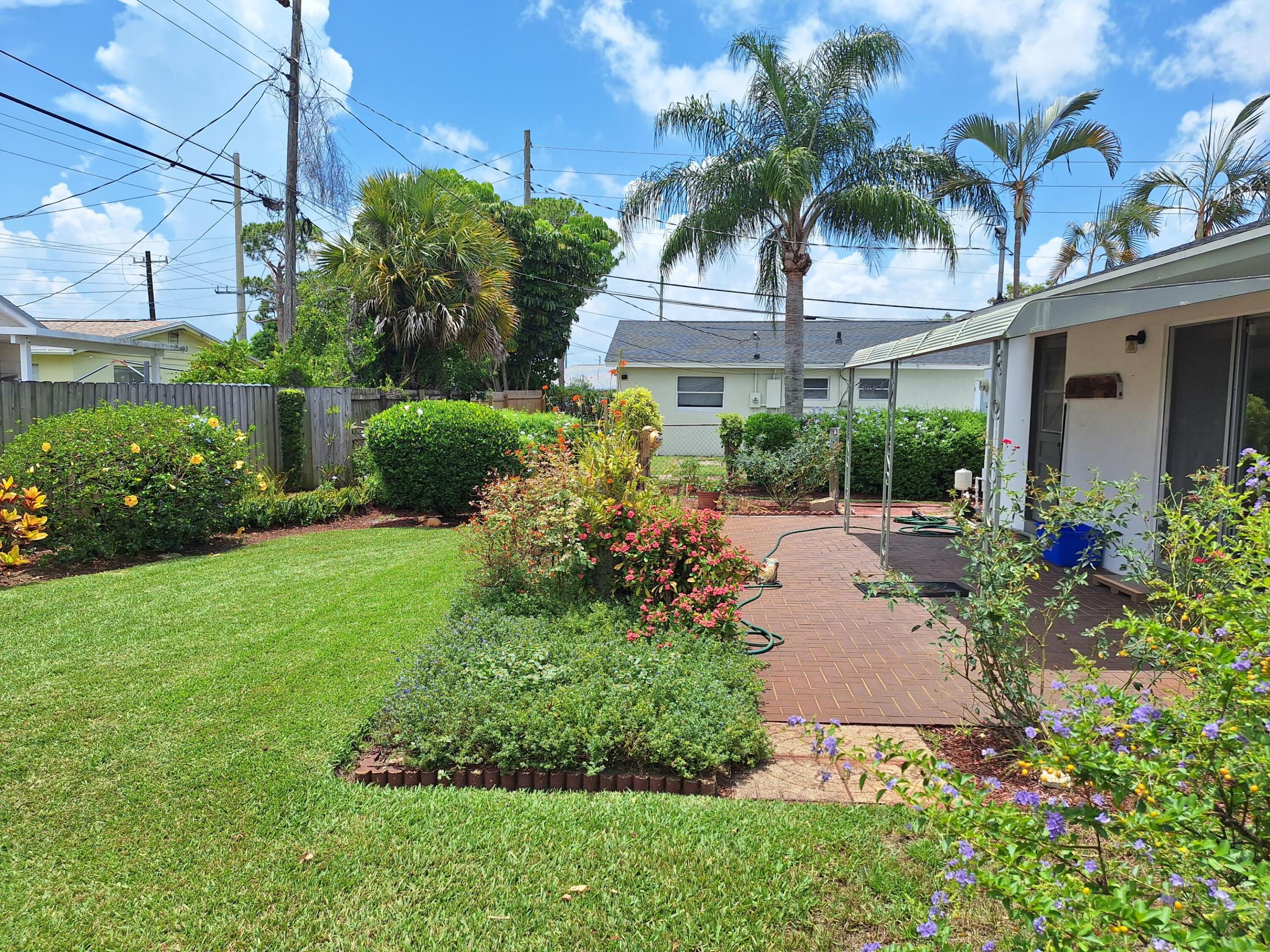ROYAL PINES - Residential