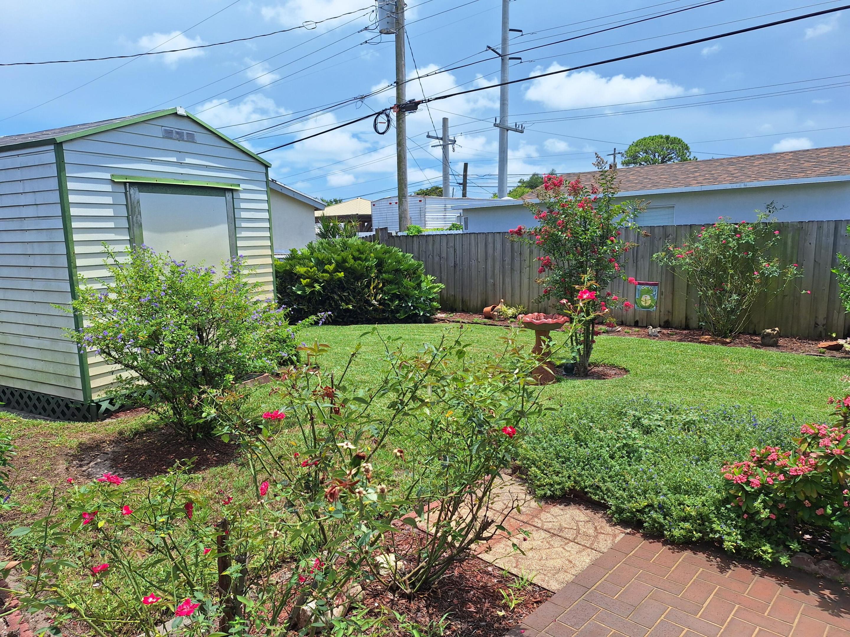 ROYAL PINES - Residential