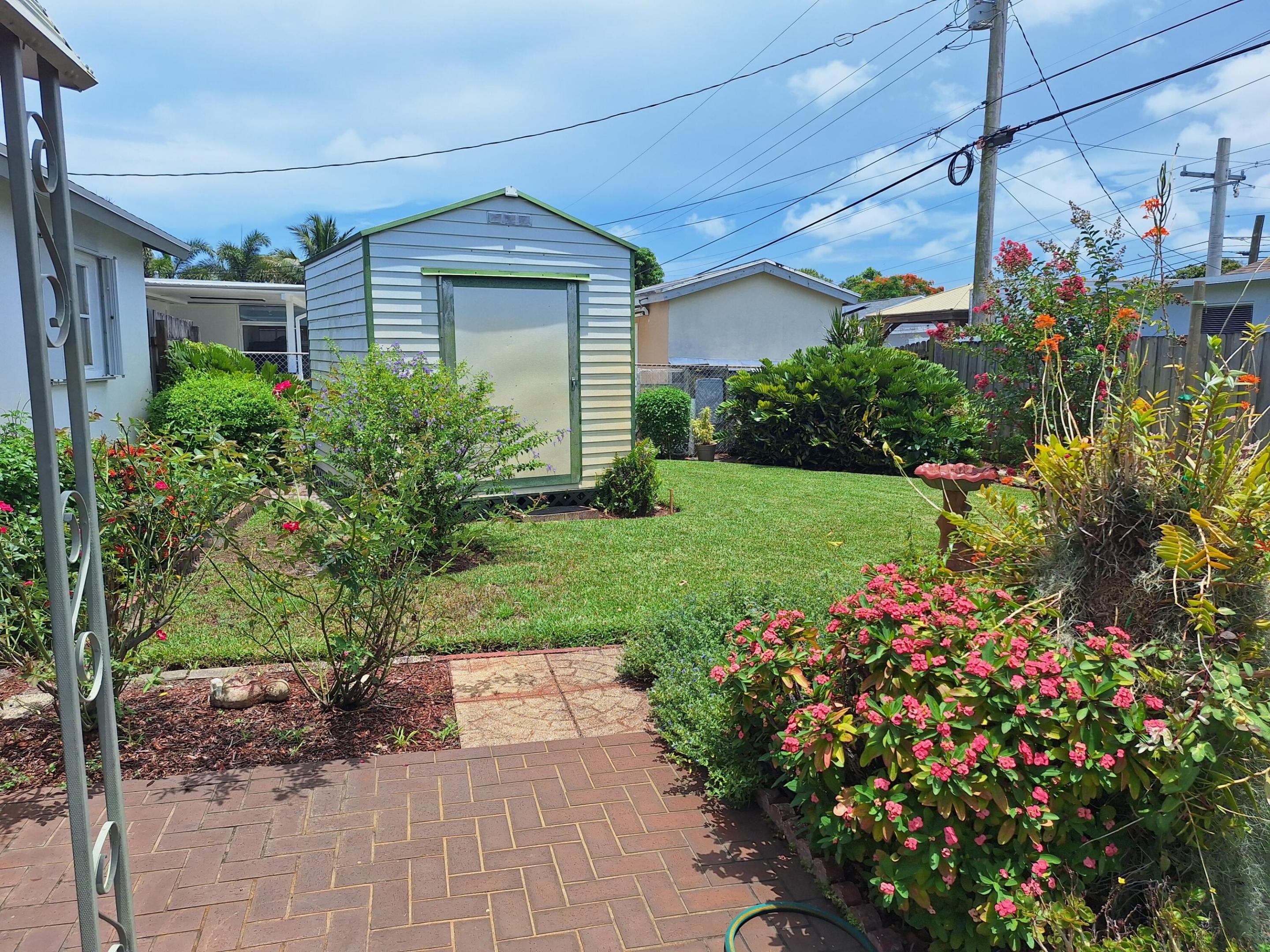 ROYAL PINES - Residential