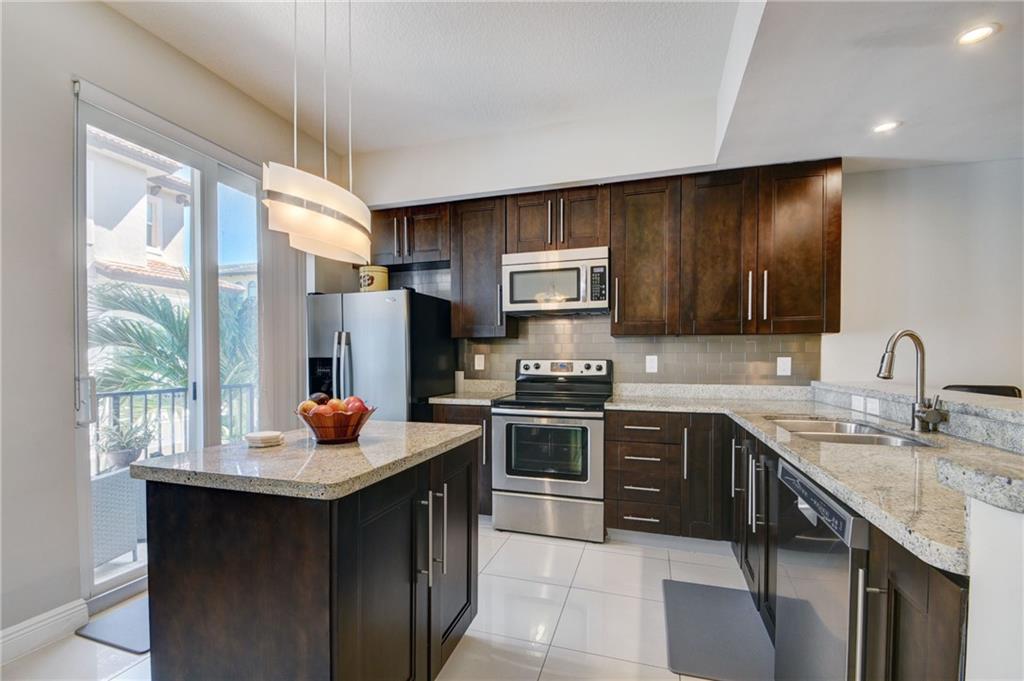 Peninsula on the Intracoa - Residential