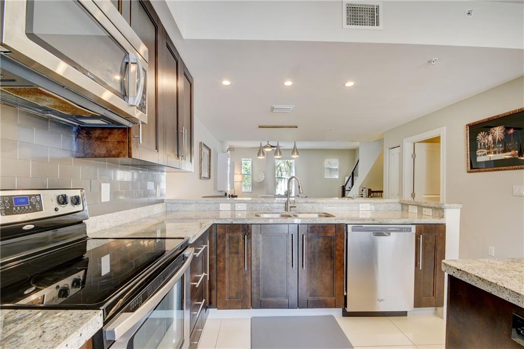 Peninsula on the Intracoa - Residential