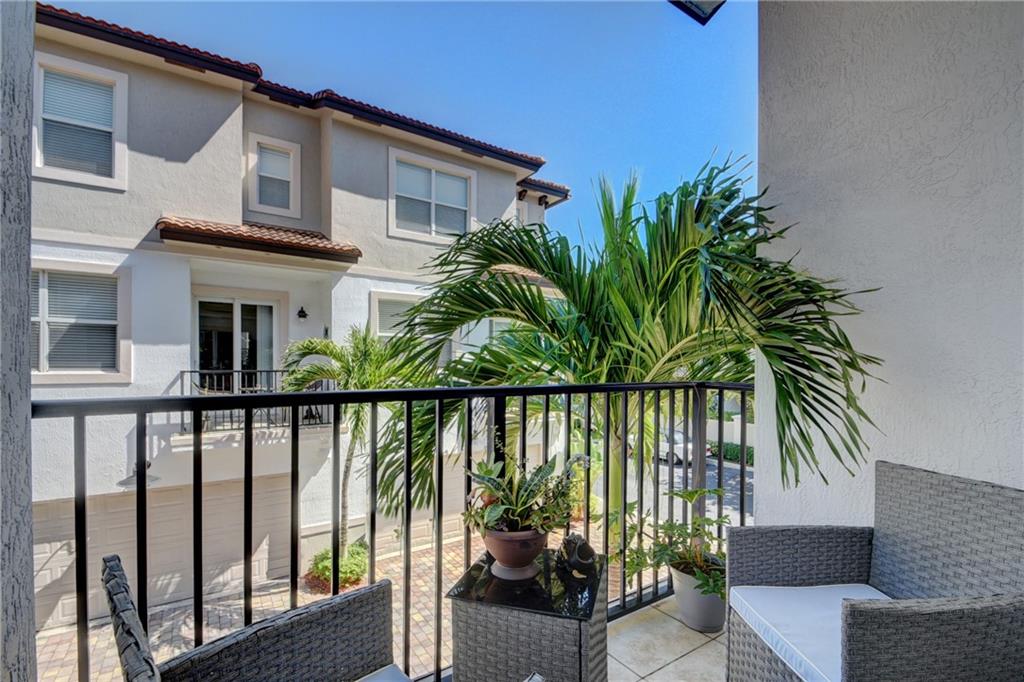 Peninsula on the Intracoa - Residential