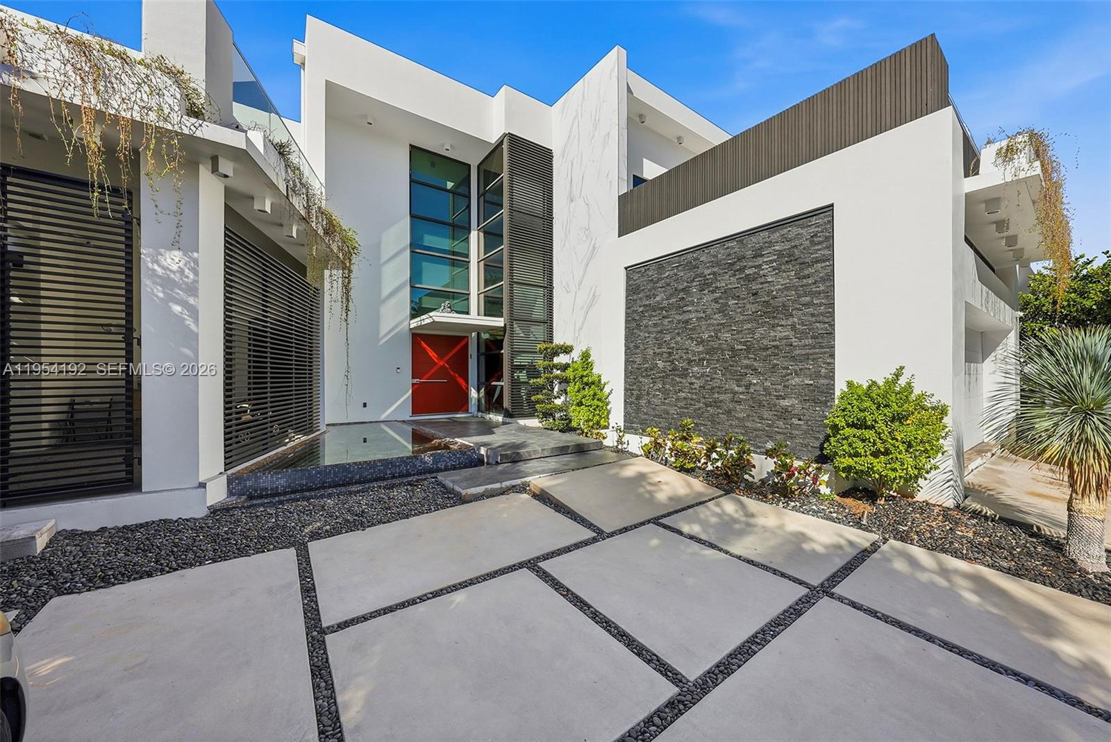 GOLDEN BEACH SEC E - Residential