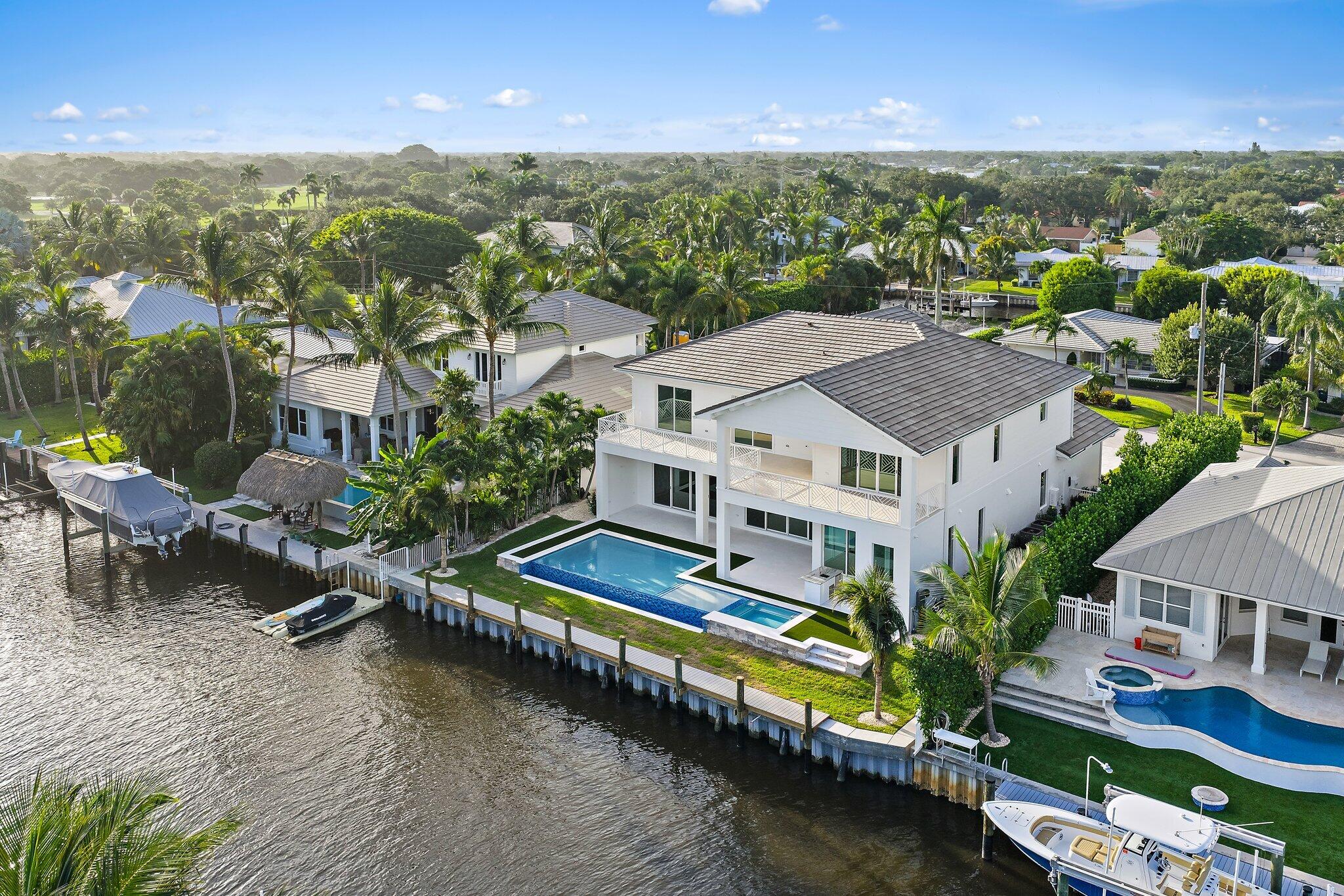 COUNTRY CLUB POINT - Residential