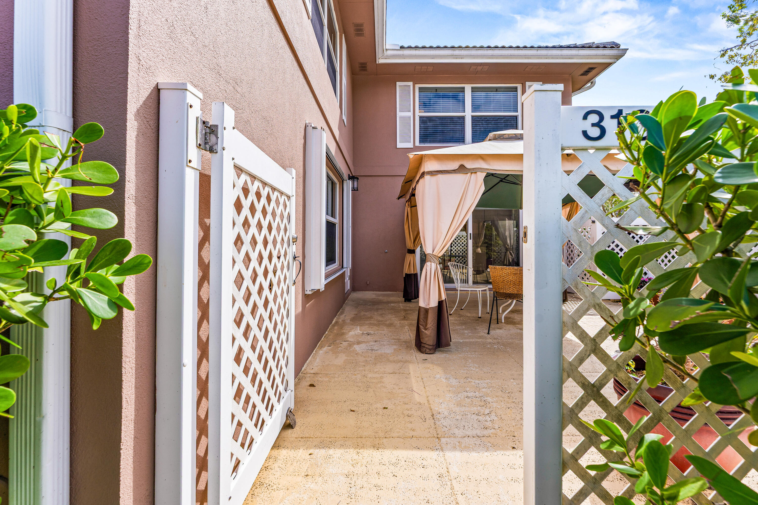 STAMFORD AT THE VILLAGES - Residential