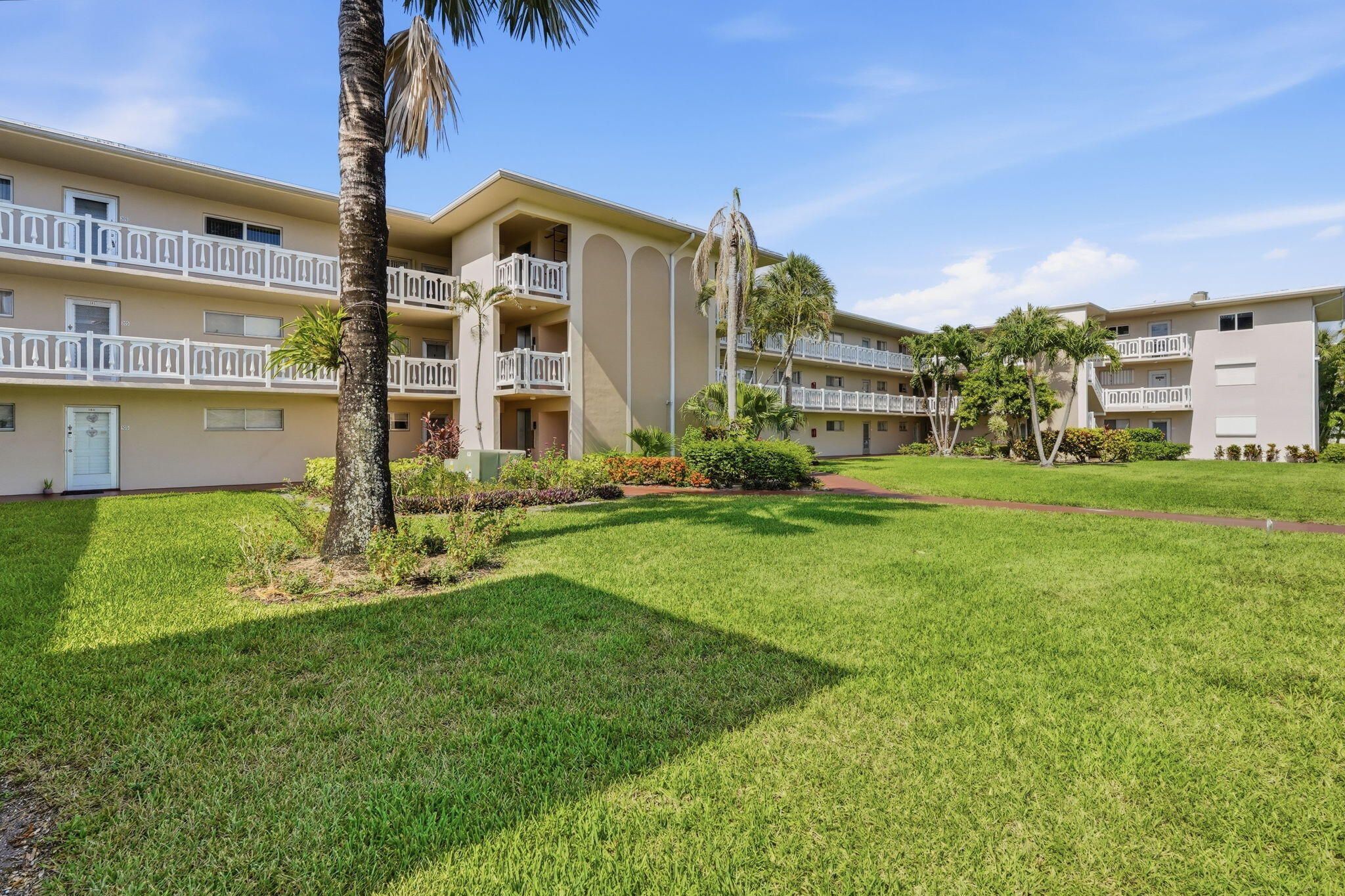 LAKE CLARKE GARDENS CONDO 18 - Residential