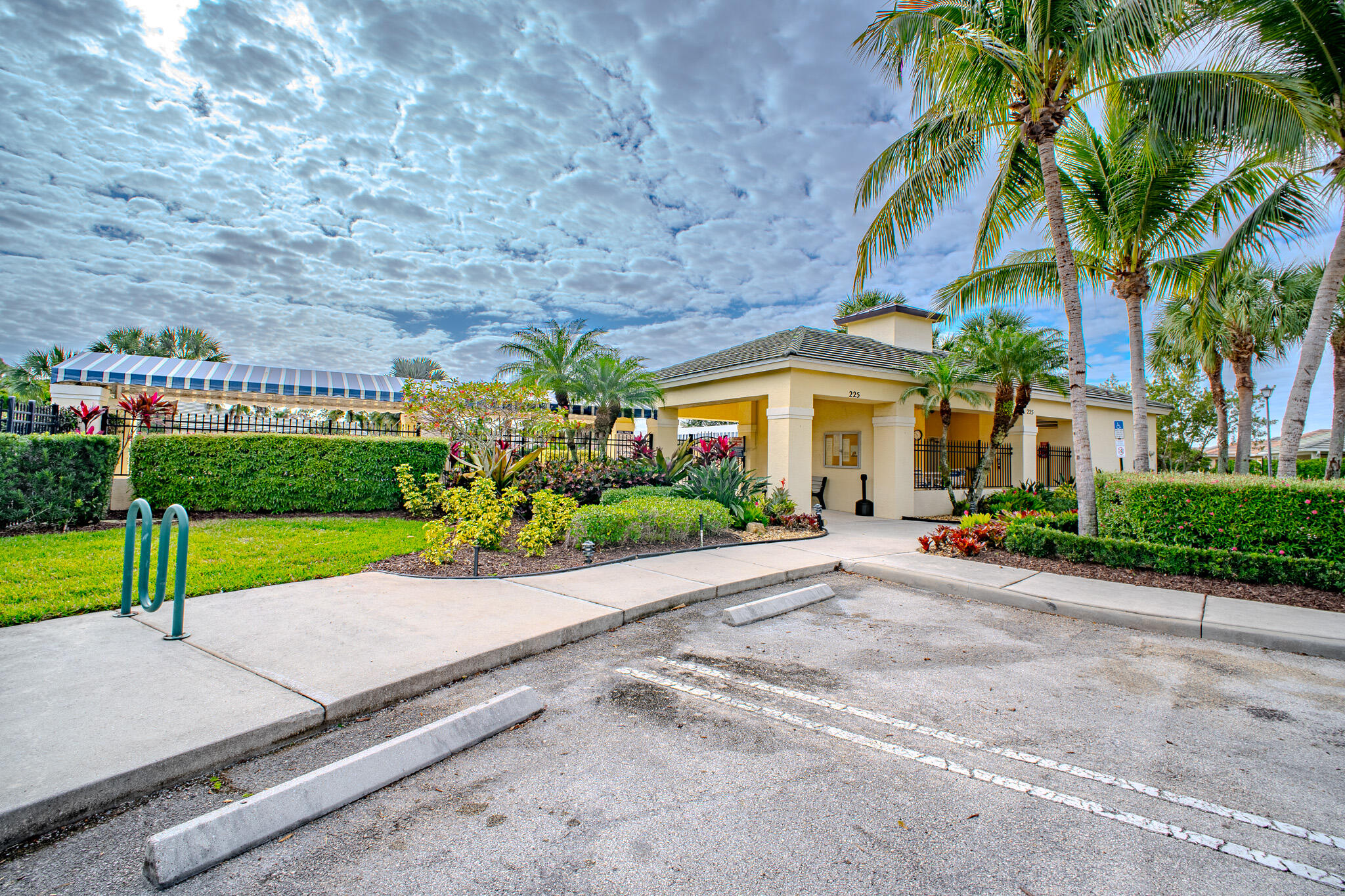 LAKEFOREST POINTE - Residential