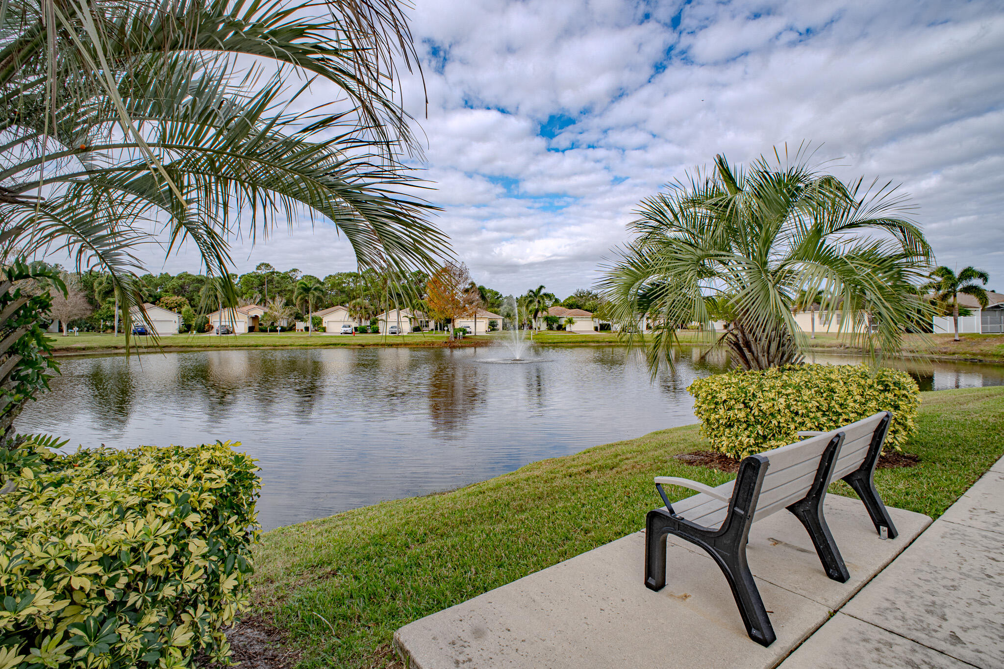 LAKEFOREST POINTE - Residential
