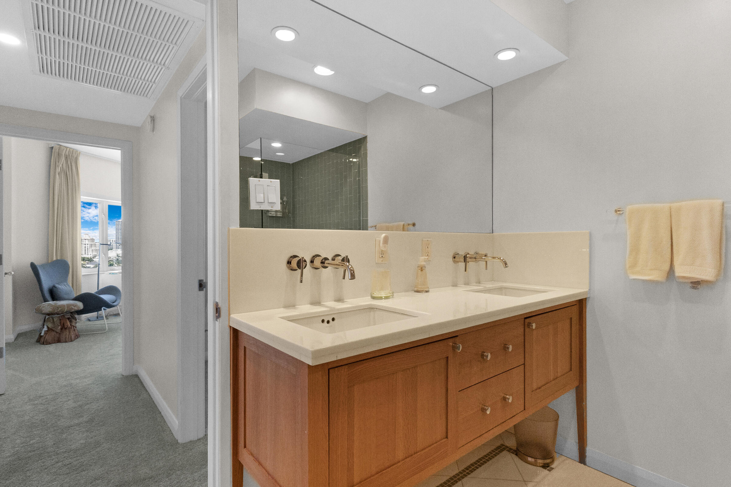 FOUR SEASONS CONDO - Residential