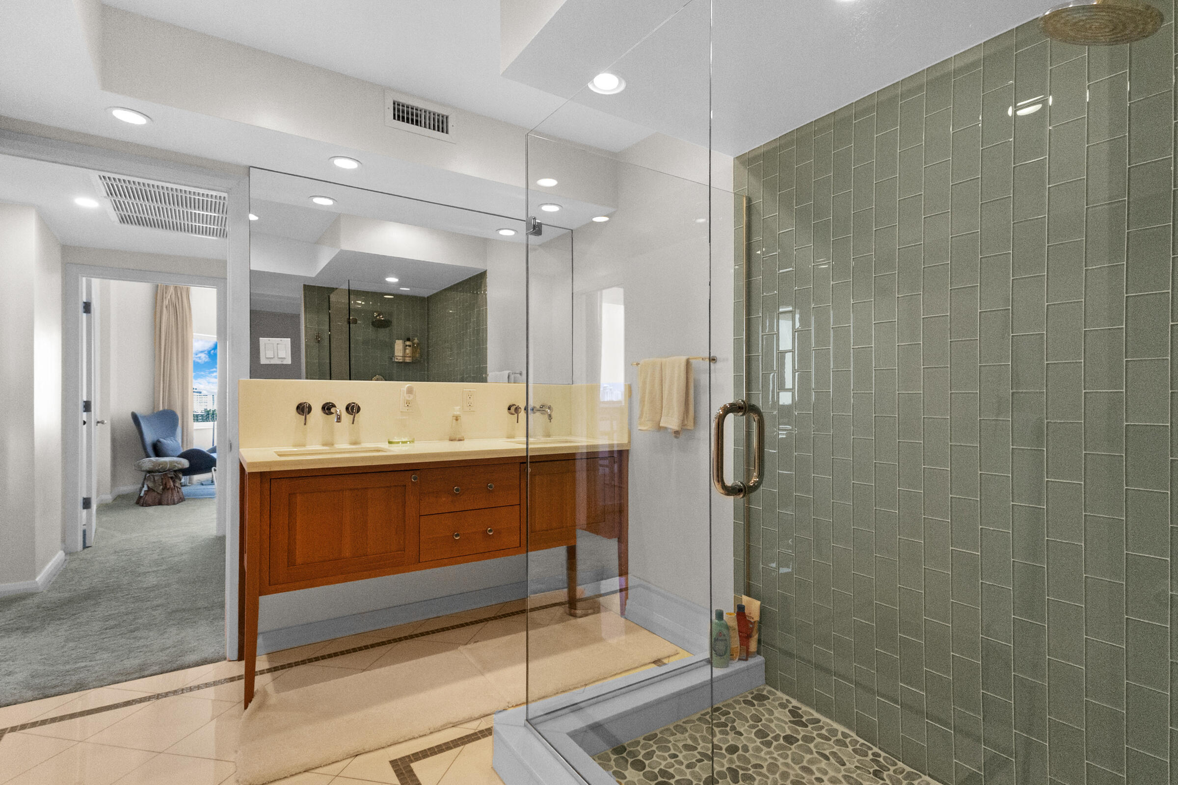 FOUR SEASONS CONDO - Residential