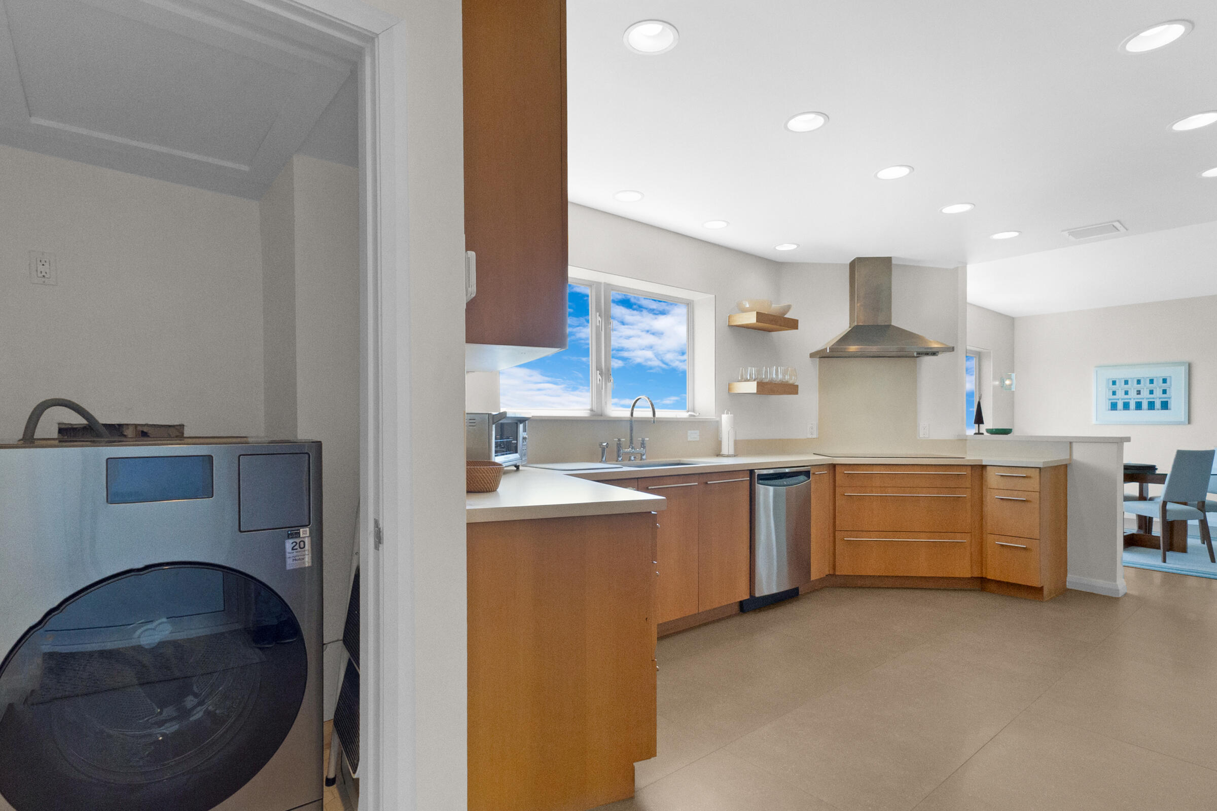 FOUR SEASONS CONDO - Residential