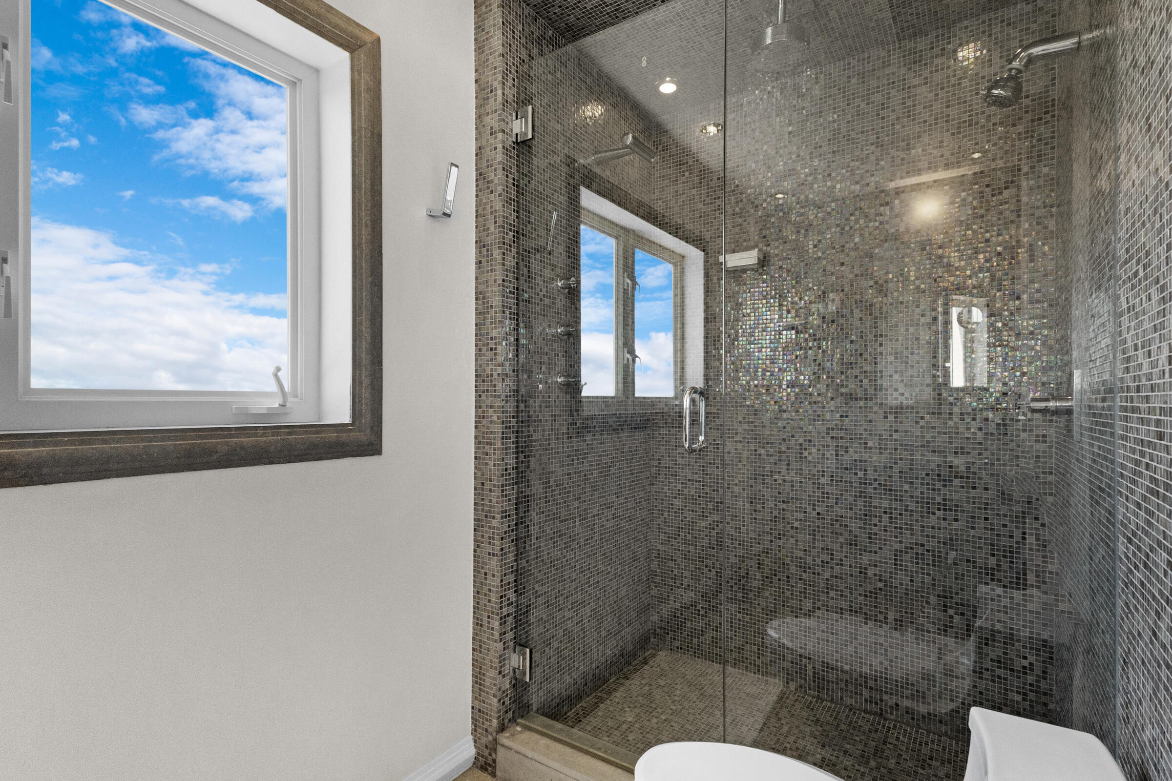 FOUR SEASONS CONDO - Residential