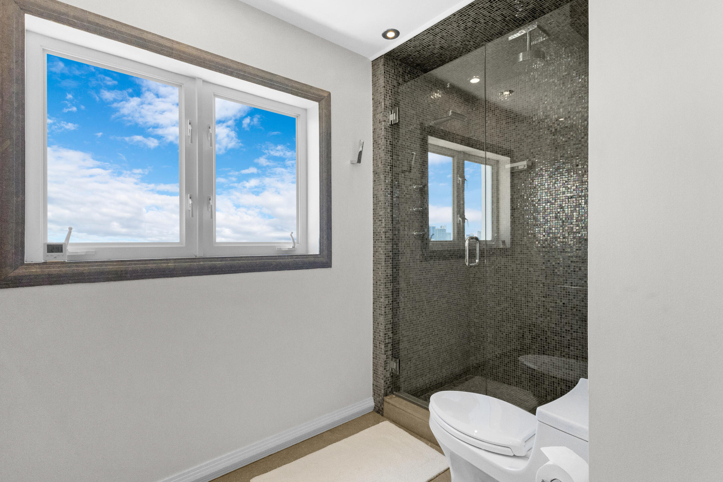 FOUR SEASONS CONDO - Residential